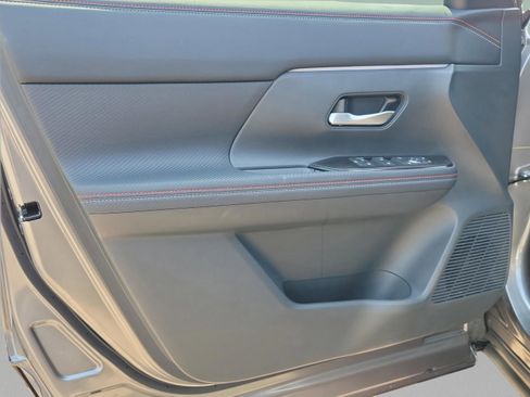 New 2025 Nissan Kicks SR image 19