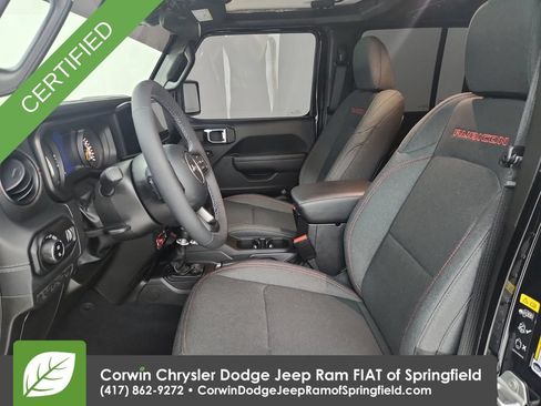 Used 2025 Jeep Gladiator Rubicon w/ Convenience Group AWD/4WD image 18