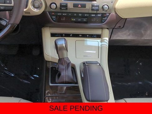 Used 2018 Lexus ES 350 w/ Luxury Package w/Wood Trim FWD image 17