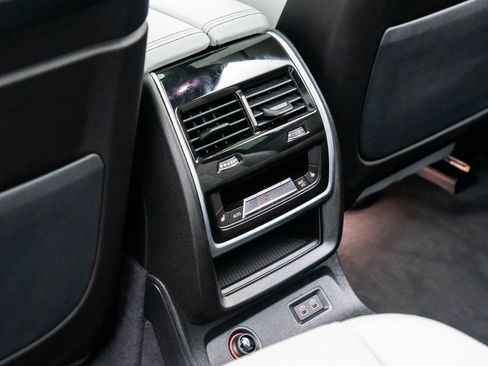 Certified 2025 BMW X7 xDrive40i w/ M Sport Package image 19