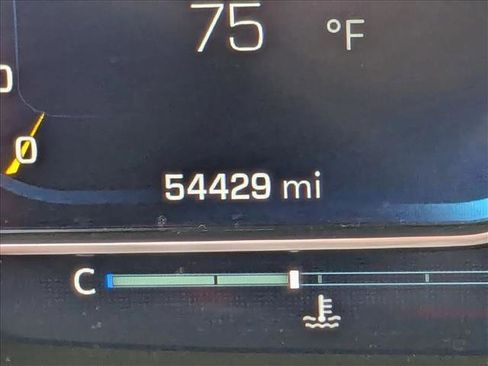 Used 2022 Chevrolet Suburban RST w/ Luxury Package image 9