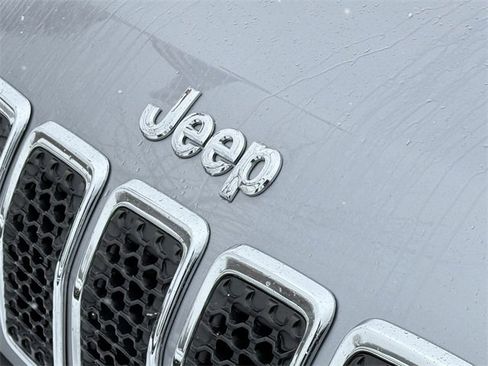 Used 2020 Jeep Cherokee Limited image 25