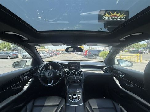 Used 2018 Mercedes-Benz GLC 300 4MATIC image 24