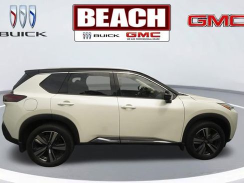 Used 2023 Nissan Rogue SL FWD image 2