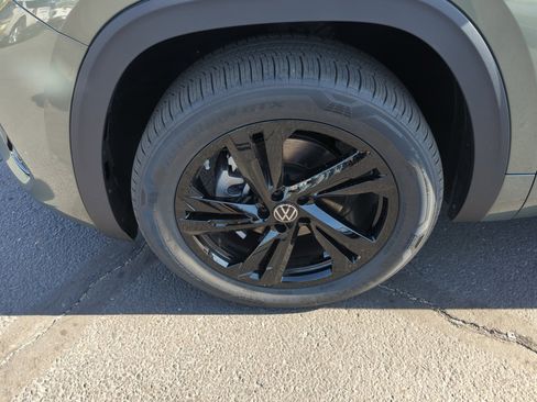 New 2026 Volkswagen Atlas Cross Sport SEL R-Line image 25