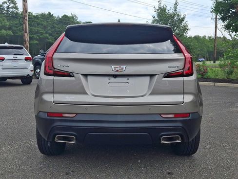 Used 2023 Cadillac XT4 Luxury w/ Cold Weather Package FWD image 5