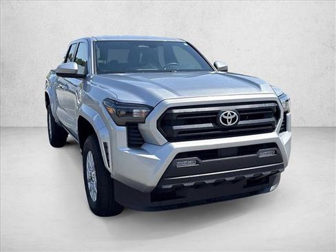 Certified 2025 Toyota Tacoma SR5 AWD/4WD image 3