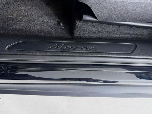 Certified 2023 Porsche Macan AWD/4WD image 9