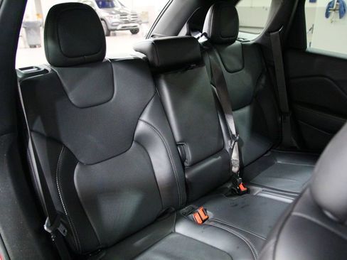 Used 2019 Jeep Cherokee Limited AWD/4WD image 25