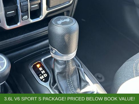 Used 2025 Jeep Wrangler Unlimited Sport AWD/4WD image 23