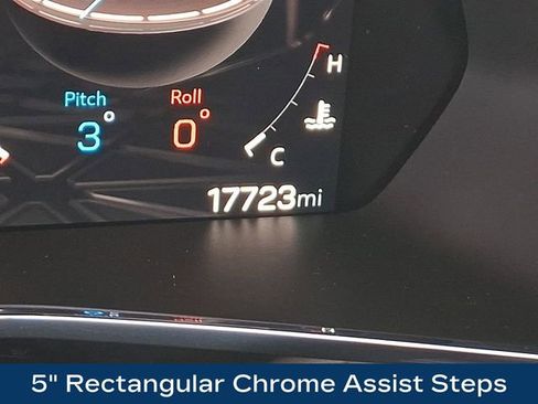 Used 2023 GMC Canyon Denali image 25