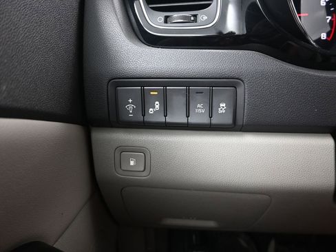 Used 2017 Kia Sedona SX image 27