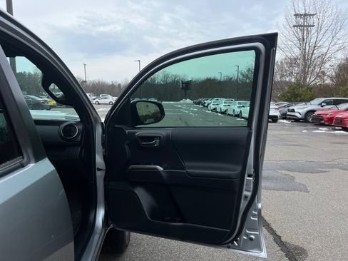 Used 2023 Toyota Tacoma TRD Sport image 32