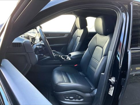 Certified 2025 Porsche Cayenne Coupe AWD/4WD image 5