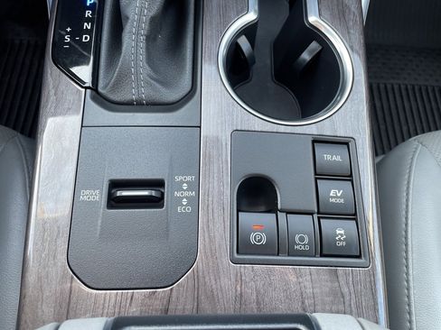 Used 2023 Toyota Highlander Limited image 31