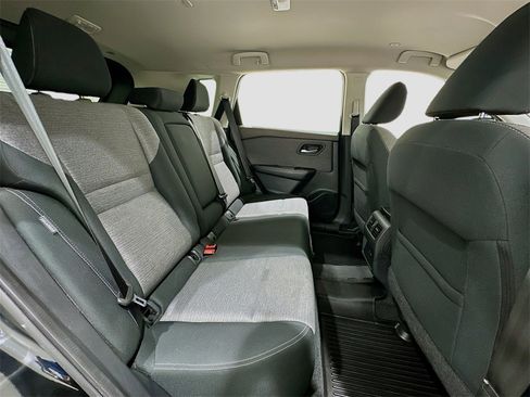 Used 2022 Nissan Rogue SV image 27