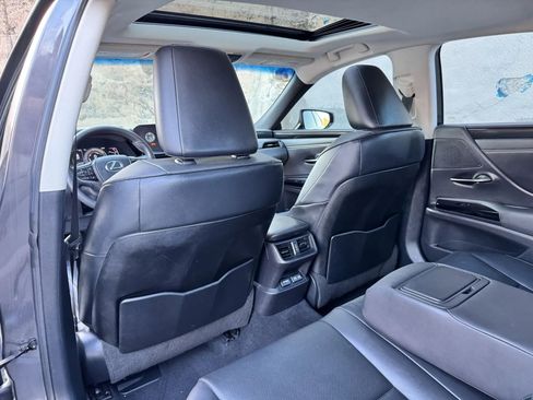 Used 2022 Lexus ES 300h w/ Accessory Package 2 image 24