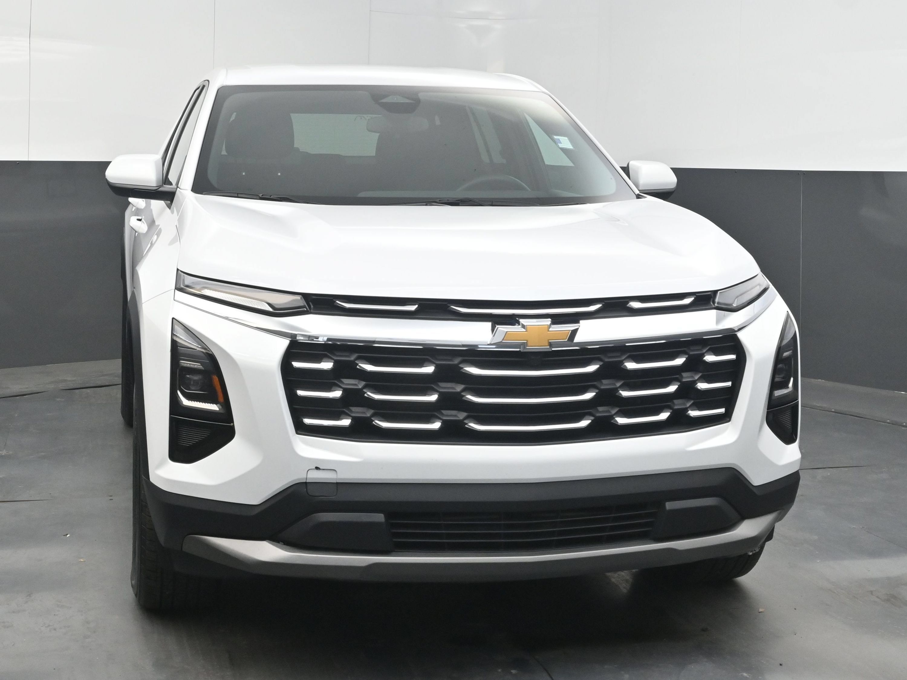 Used 2026 Chevrolet Equinox LT FWD image 3