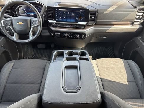 Used 2025 Chevrolet Silverado 2500 LT w/ Convenience Package AWD/4WD image 15