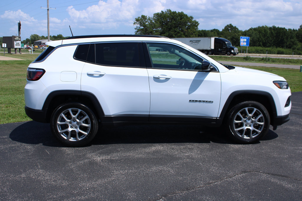 Used 2022 Jeep Compass Latitude AWD/4WD image 16