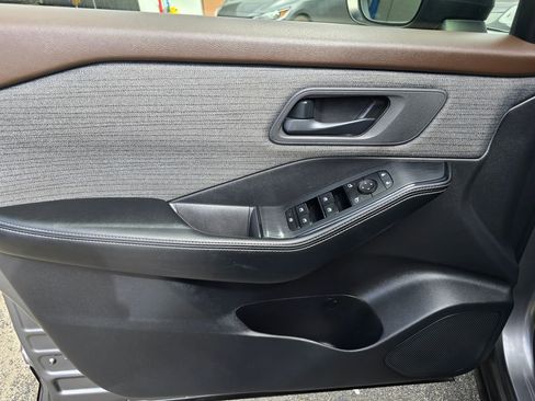 Used 2021 Nissan Rogue S image 18