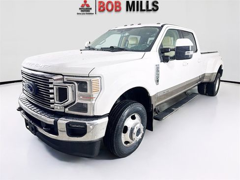 Used 2022 Ford F350 Lariat w/ Lariat Ultimate Package image 3