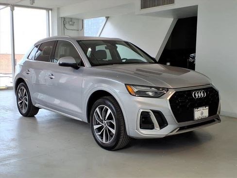 Used 2023 Audi Q5 2.0T Premium w/ Convenience Package image 3