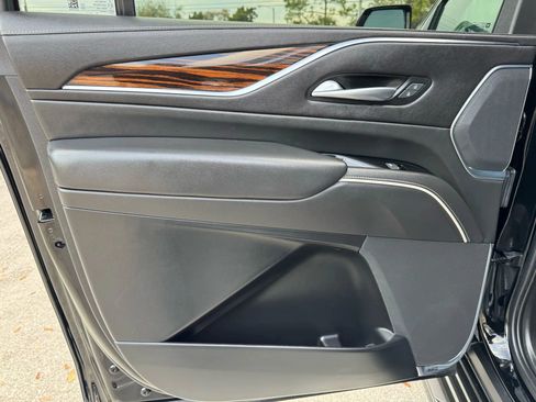 Used 2022 Cadillac Escalade ESV Luxury image 21