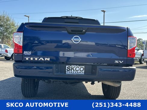 Used 2022 Nissan Titan SV image 4