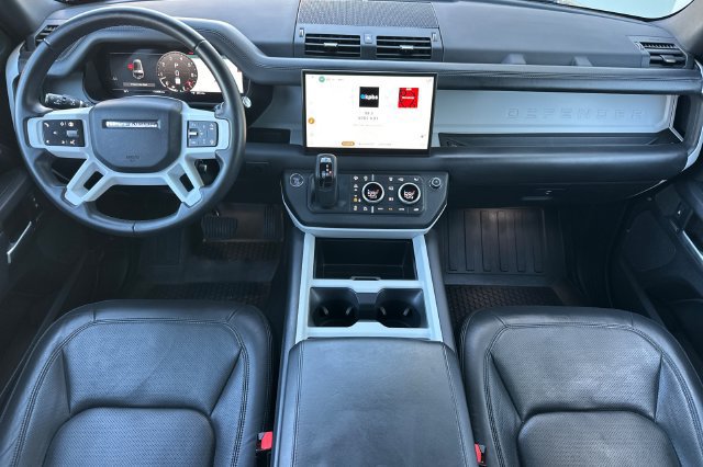 Certified 2025 Land Rover Defender 130 X-Dynamic SE AWD/4WD image 12