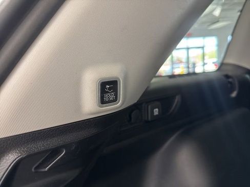 Used 2023 Jeep Grand Cherokee Limited AWD/4WD image 12