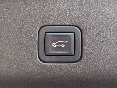 Certified 2024 GMC Yukon SLT w/ SLT Luxury Package image 6