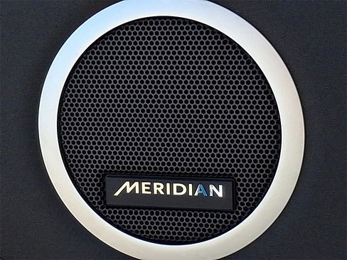 New 2025 Land Rover Discovery S image 12