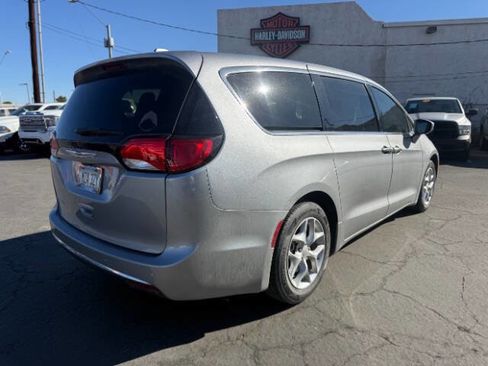 Used 2019 Chrysler Pacifica Touring Plus w/ Tire & Wheel Group image 4