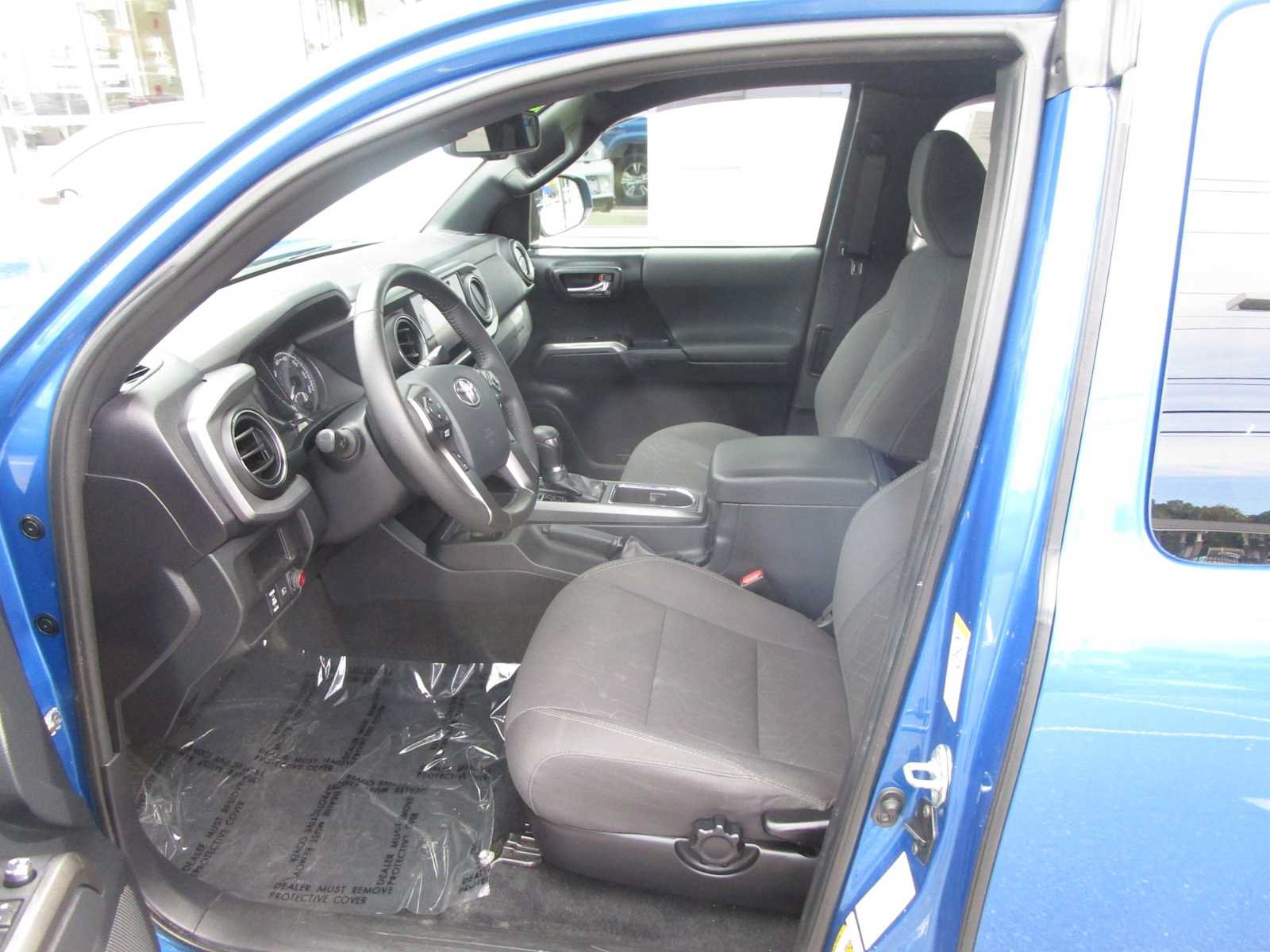 Used 2018 Toyota Tacoma TRD Sport AWD/4WD image 11