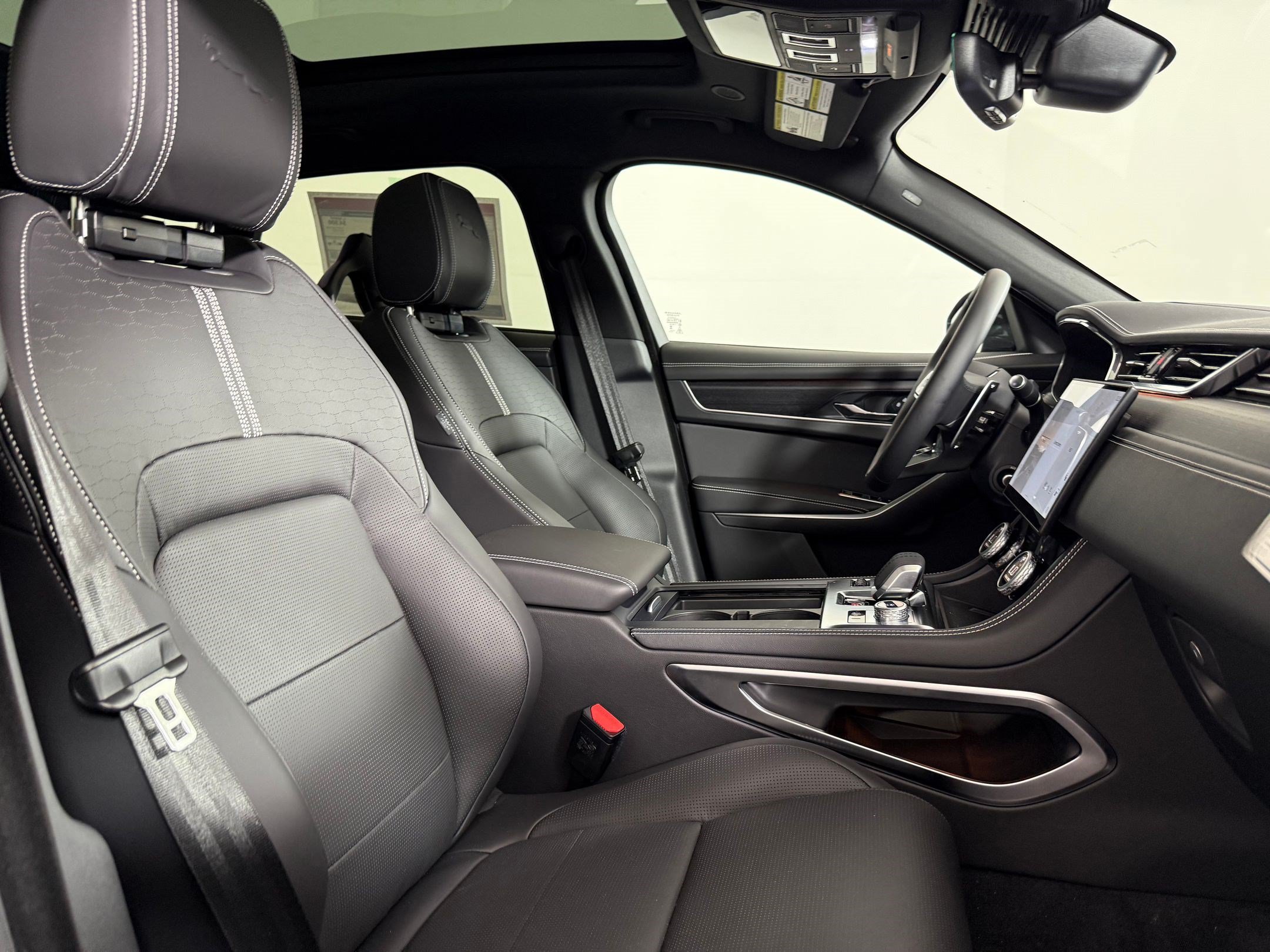 New 2026 Jaguar F-PACE R-Dynamic S AWD/4WD image 22
