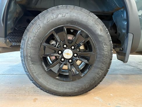 Used 2025 Chevrolet Silverado 1500 LT image 9