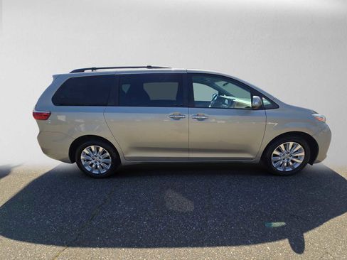 Used 2015 Toyota Sienna Limited AWD/4WD image 8