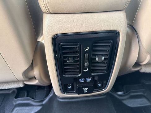 Used 2015 Jeep Grand Cherokee Limited w/ Luxury Group II image 12