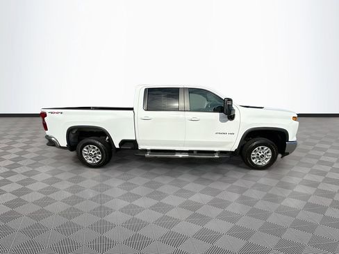 Used 2025 Chevrolet Silverado 2500 LT w/ Convenience Package image 9