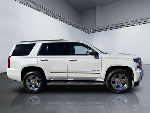 Used 2019 Chevrolet Tahoe LT w/ LT Signature Package image 3