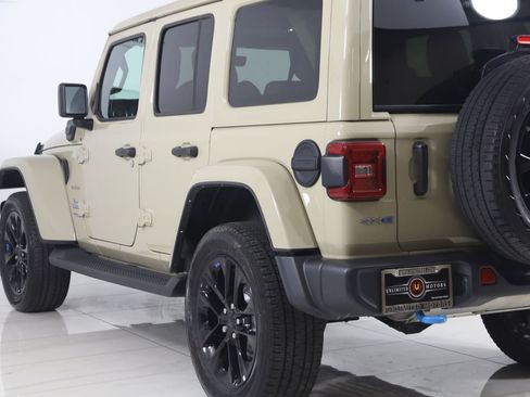 Used 2022 Jeep Wrangler Unlimited Sahara AWD/4WD image 23