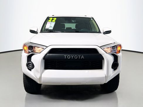 Used 2022 Toyota 4Runner SR5 AWD/4WD image 11