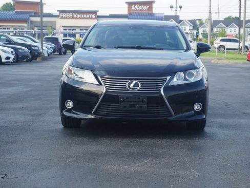 Used 2014 Lexus ES 350 w/ Luxury Package FWD image 2