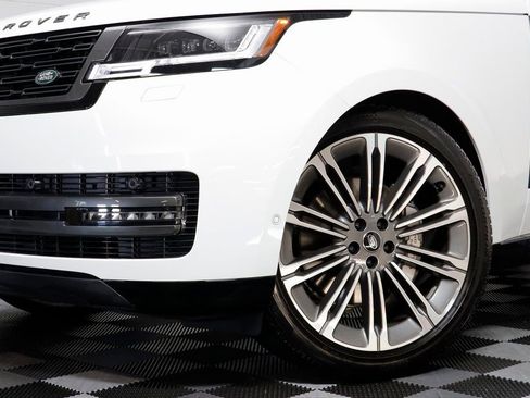 New 2025 Land Rover Range Rover SE image 4