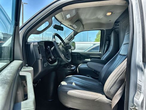 Used 2023 GMC Savana 2500 w/ Driver Convenience Package image 2