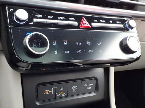 Used 2025 Hyundai Tucson Limited image 14