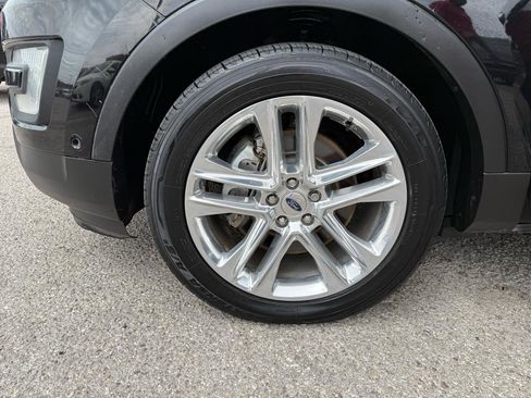 Used 2017 Ford Explorer Limited w/ Equipment Group 301A FWD image 21