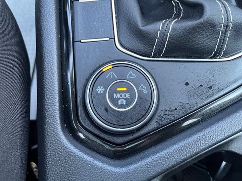 Certified 2023 Volkswagen Taos SE AWD/4WD image 16