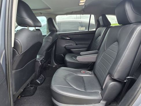 Used 2021 Toyota Highlander XLE FWD image 5
